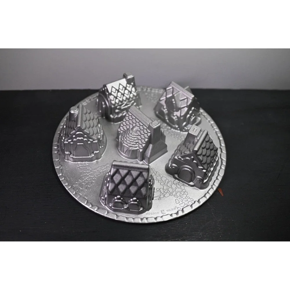 Nordic Ware Cozy Village Cast Aluminum 6 Cup Baking Pan Cake Pan USA Silver